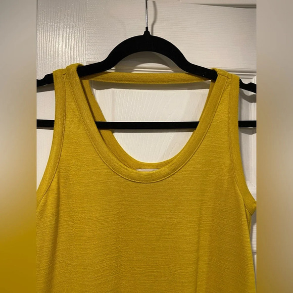 Loft Mustard Yellow Knit Stretch Split Hem Back Strap Tank Top Size XS - Picture 4 of 9